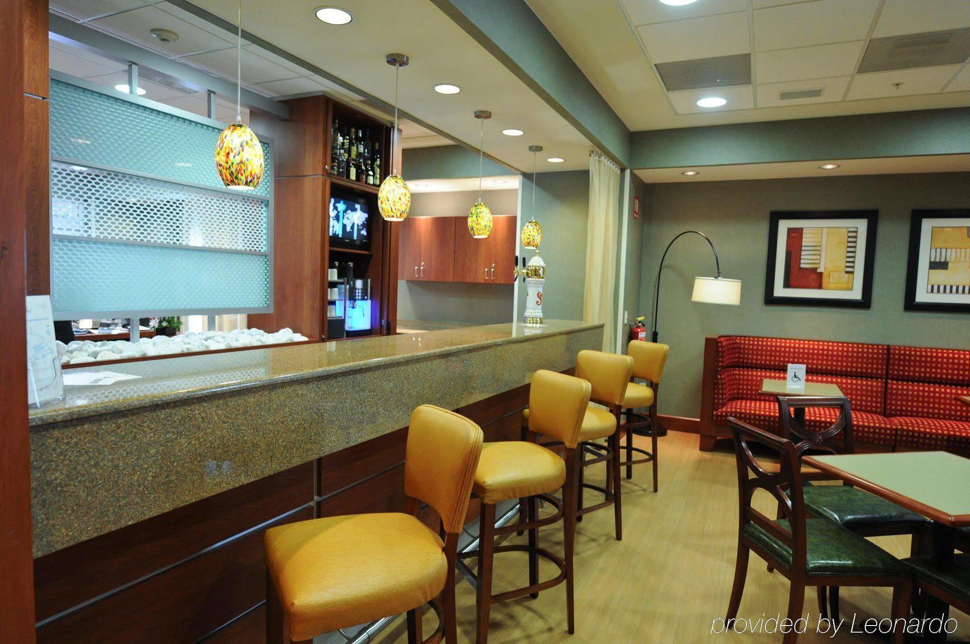 Hotel Hampton By Hilton Queretaro Tecnologico Restaurant photo