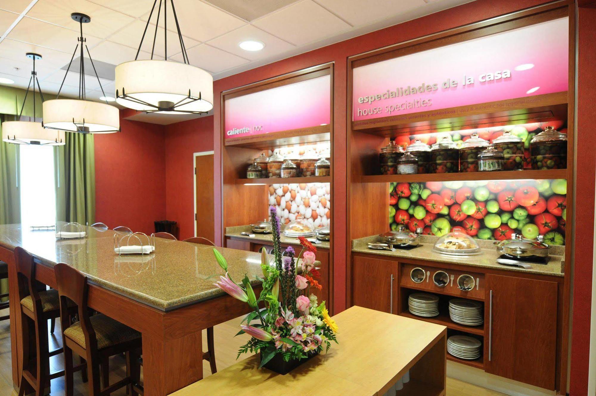 Hotel Hampton By Hilton Queretaro Tecnologico Restaurant photo
